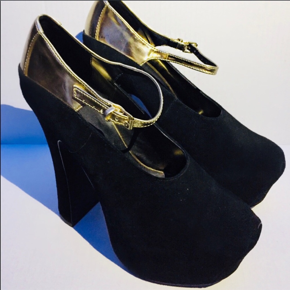 NWOT BLACK PLATFORM HEELS booties gold DOLCE VITA